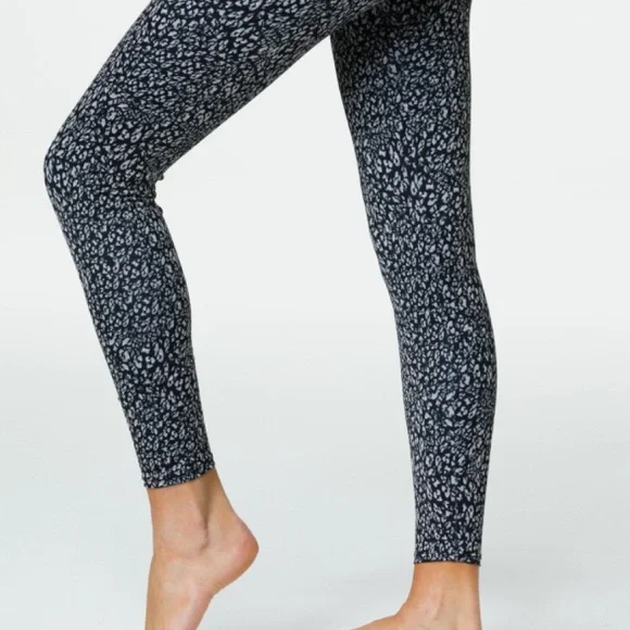 ONZIE ❤️‍🔥 LEOPARD PRINT LEGGINGS NWT SIZE MEDIUM